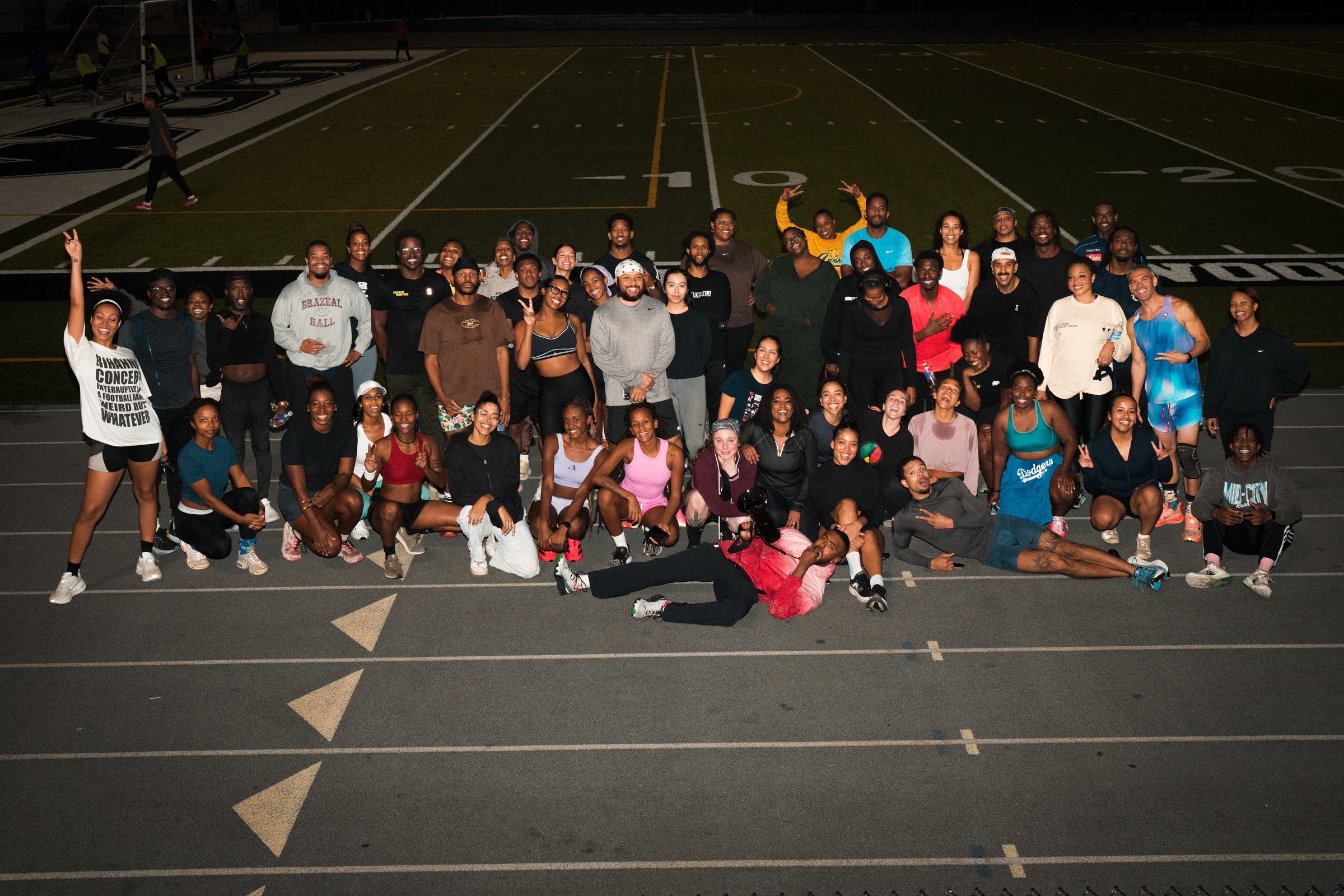 WalkGood LA marathon program — full group on track